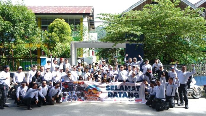 Honda Big BOS (Big Bike Owner Society) kembali melakukan touring Sulawesi Journey 2 bagi pecinta motor big bike Honda diikuti 51 peserta yang berasal dari Jakarta, Bandung, Yogyakarta dan Makassar. (Dok AHM)