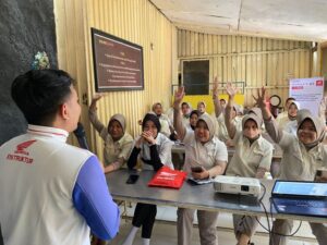 Astra Motor NTB dan Satlantas Polres Lombok Barat Gelar Safety Riding Bagi Pekerja