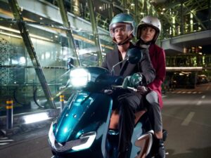 Pentingnya Menggunakan Helm dengan Visor Clear saat Musim Hujan