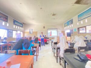Satlantas bersama Astra Motor NTB Rangkul Siswa MAN Lobar Edukasi #Cari_Aman