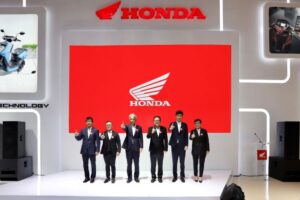 Kecanggihan Honda PCX 160 RoadSync dan Motor Listrik Futuristik di IIMS 2025