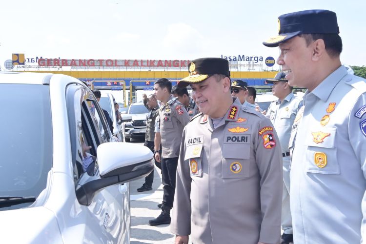 Pastikan Arus Balik Idul Fitri 2025 yang Aman, Nyaman, dan Berkeselamatan, Kapolri dan Para Stakeholder Operasi Ketupat 2025 Resmikan Pelaksanaan One Way Nasional di KM 414 Kalikangkung