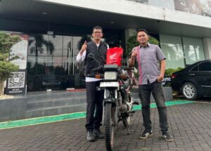 Kendarai Motor Honda GL Pro, Ronny Jelajahi Batas Negeri