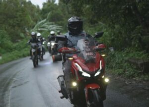 Tips Berkendera Melewati Jalan Tanjakan dan Turunan Bagi Pengendara Motor Matic