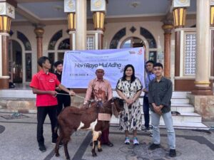 Astra Motor NTB Donasi Hewan Kurban untuk Masyarakat di Ring 1 Perusahaan