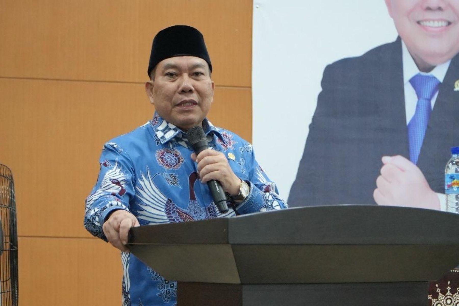 Anggota Komisi IX DPR RI, Muazzim Akbar, sosialisasi program Makan Bergizi Gratis untuk perangi gizi buruk.