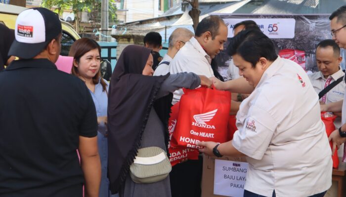 Honda NTB Peduli, Bagikan 110 Paket Servis dan 110 Sembako Gratis untuk Korban Banjir di Kekalik Jaya