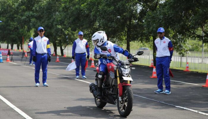 Tips Berkendara Aman: Pentingnya Safety Check dengan Tengok Kanan Belakang Sebelum Berkendara
