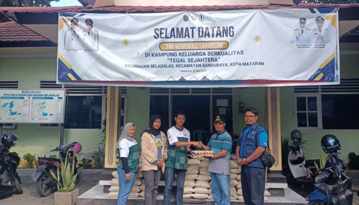 Astra Group Mataram Salurkan Bantuan Sembako untuk Korban Banjir di Selagalas dan Dasan Cermen