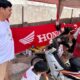 Warga Terdampak Banjir BTN Sweta Sumringah Dikunjungi Honda NTB Peduli