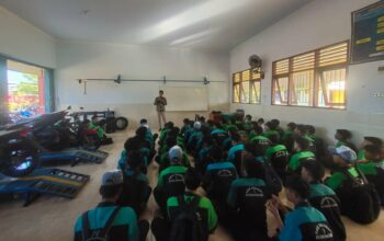 Komitmen pada Dunia Vokasi, Instruktur Technical Astra Jadi Guru Tamu di SMK TBSM Honda.