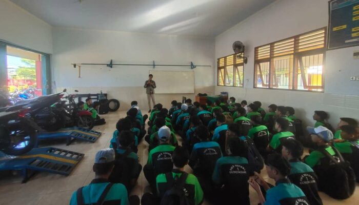 Komitmen pada Dunia Vokasi, Instruktur Technical Astra Jadi Guru Tamu di SMK TBSM Honda