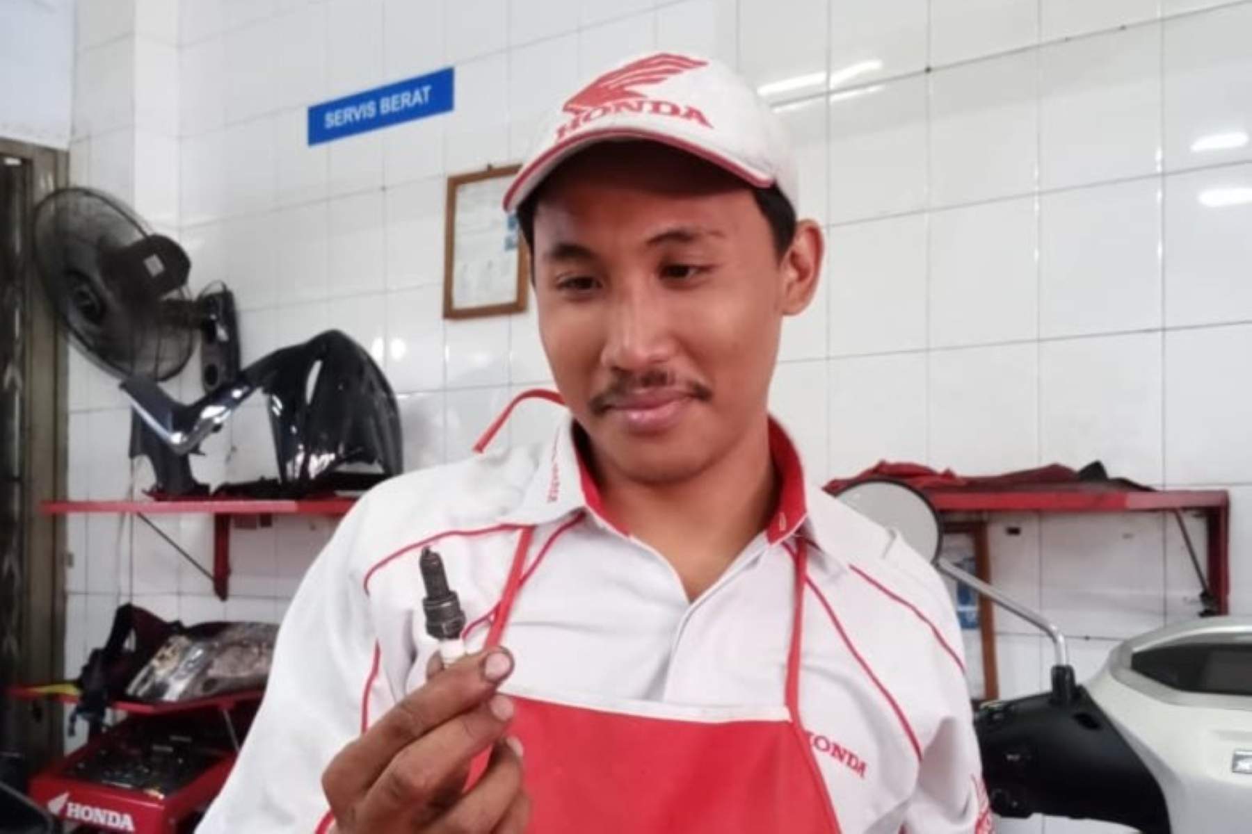 Busi Motor Cepat Kotor? Cek Penyebabnya.