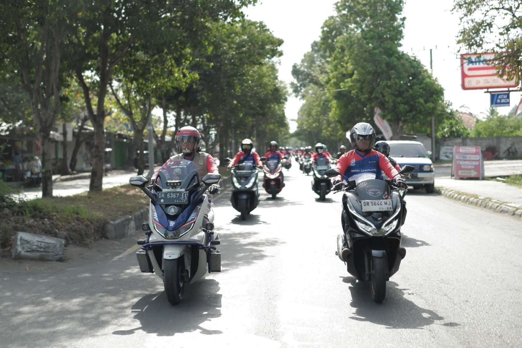 Honda Community dan Konsumen Honda Dukung AHRT dengan Semangat #Cari_Aman di ARRC Mandalika 2025.