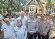 Jasa Raharja Serahkan Santunan bagi Keluarga Korban Kecelakaan Bus Probolinggo.