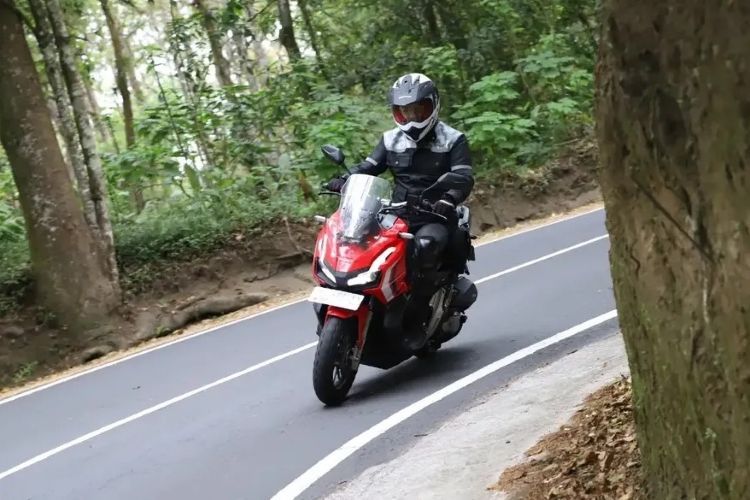 Awas Rem Blong Saat Melibas Turunan Panjang, Begini Cara Cegahnya.