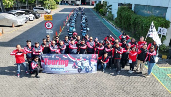 Touring Kompak Merdeka Ajak Insan Pers dan Blogger Kendarai Motor Listrik CUV e dan EM1