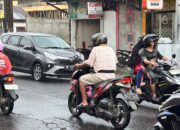 Astra Motor NTB Berikan Tips Berkendara Saat Hujan Melanda.