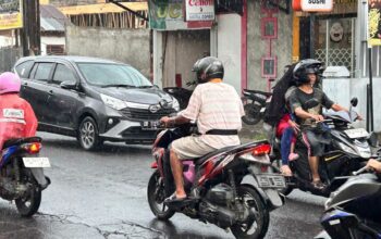 Astra Motor NTB Berikan Tips Berkendara Saat Hujan Melanda.