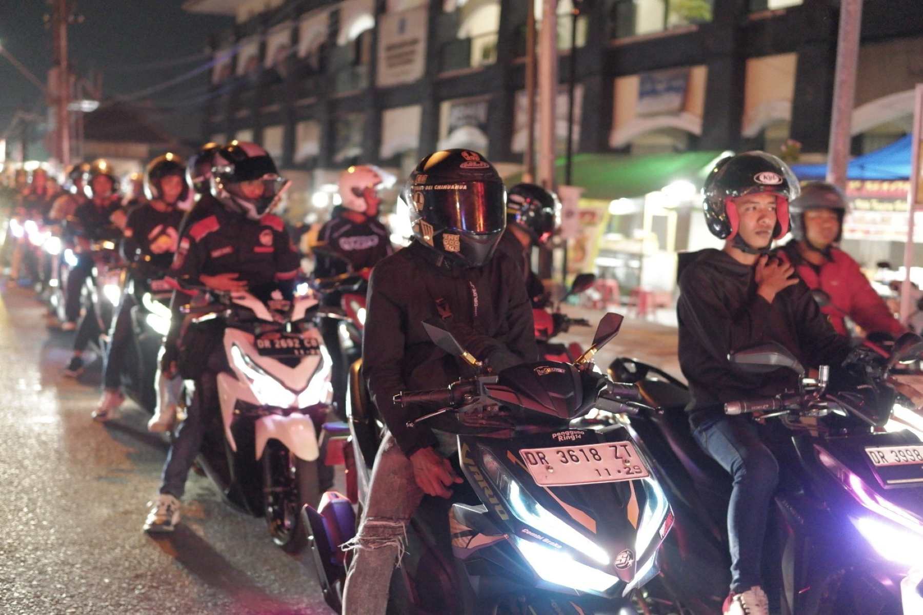 Honda Community Nocturnity Wujud Soliditas Komunitas Honda Mengelilingi Kota Mataram.