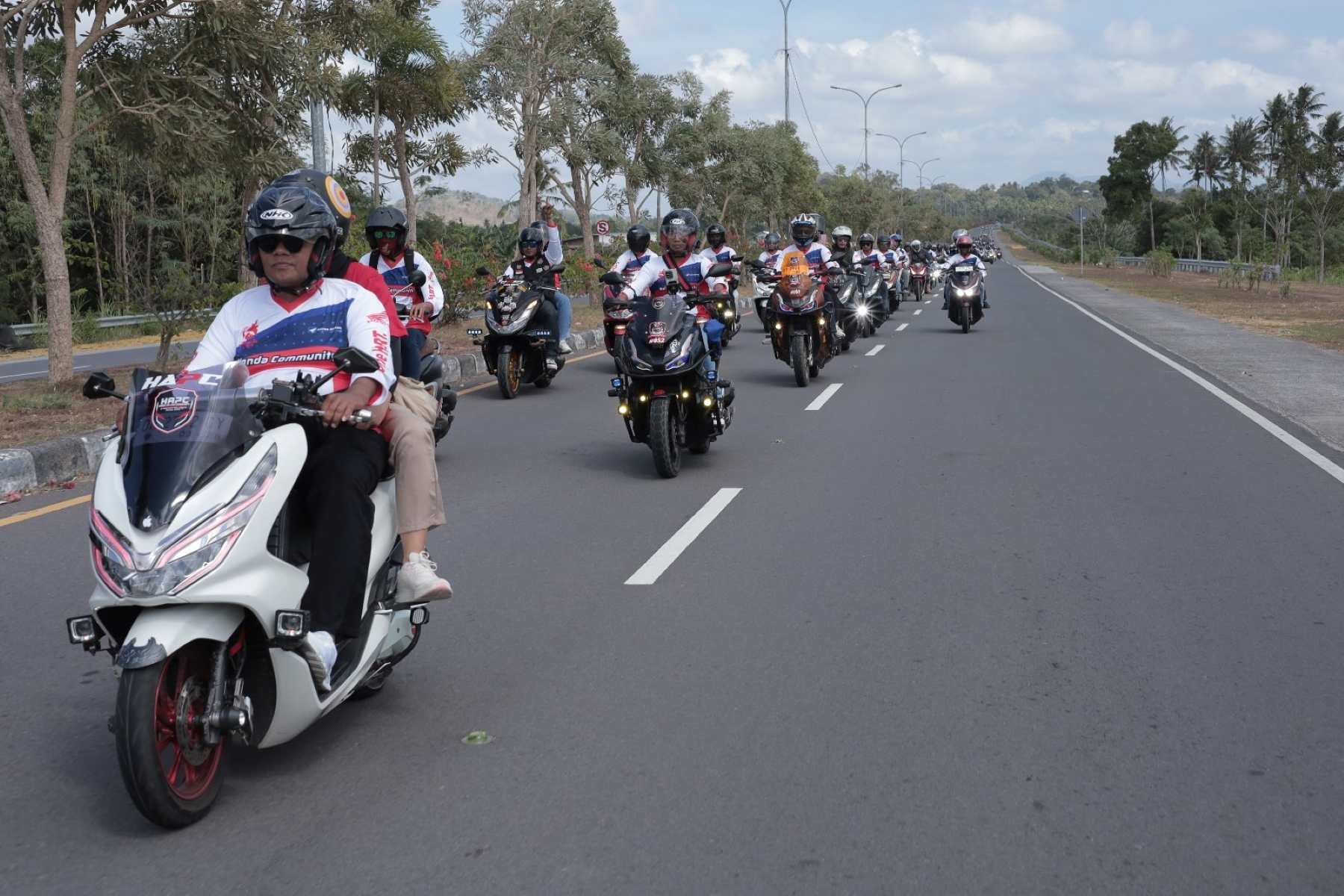 Postur Berboncengan yang Aman dan Nyaman.