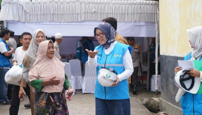 PLN Nyalakan Listrik untuk 136 Warga Tidak Mampu melalui Program Light Up The Dream