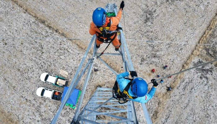 PLN Perkuat Sistem Kelistrikan Sumbawa Lewat Pemeliharaan Preventif Jaringan Transmisi 150 kV