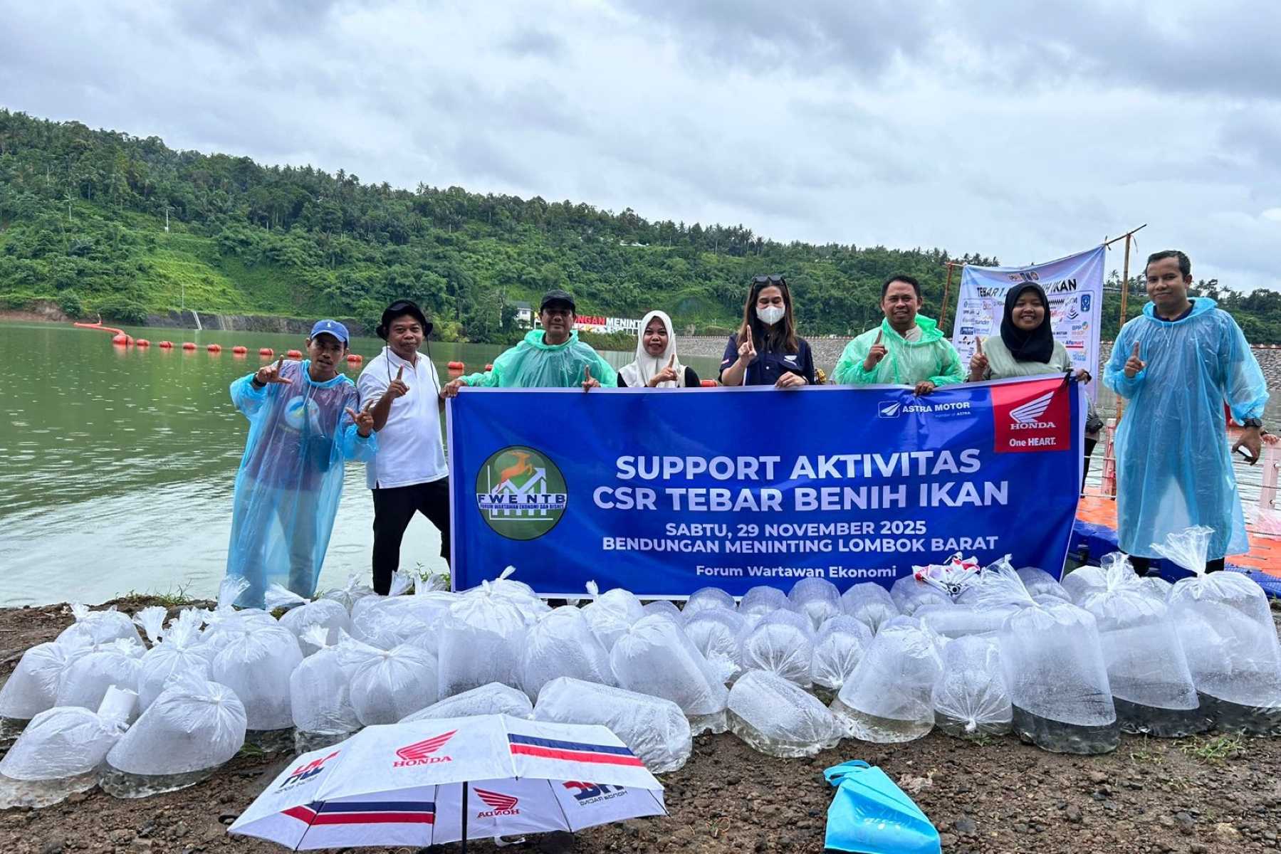 Astra Motor NTB Dukung Tebar Satu Juta Benih Ikan, Dorong Ekowisata dan Pemberdayaan Ekonomi Warga.