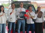 Daihatsu Serahkan Gran Max Taft Guy kepada Guru Asal Lombok Timur.