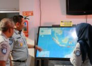 Jasa Raharja Serahkan Bantuan di Lubuk Minturun, Sumatra Barat, Pascabencana Banjir Bandang dan Tanah Longsor.