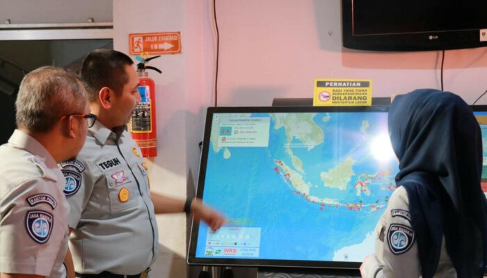 Jasa Raharja Serahkan Bantuan di Lubuk Minturun, Sumatra Barat, Pascabencana Banjir Bandang dan Tanah Longsor