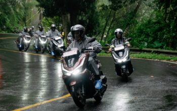 Honda PCX 160: Skutik Matik Premium Nyaman untuk Touring.