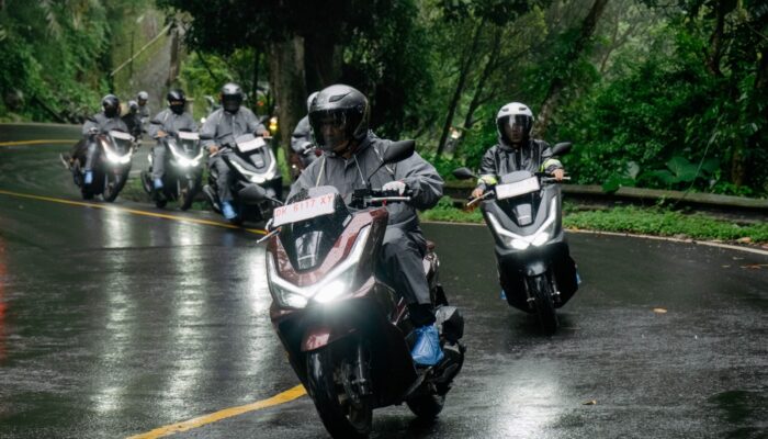 Honda PCX 160: Skutik Matik Premium Nyaman untuk Touring