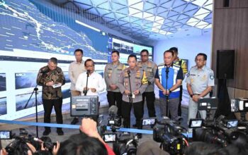 Jasa Raharja Perkuat Sinergi Pengamanan Arus Balik Idul Fitri 2026 Lewat Pemantauan Bersama di Jasamarga Tollroad Command Center.
