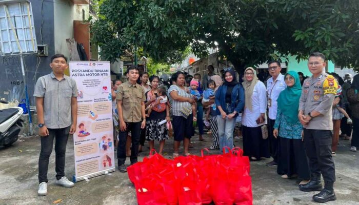 Dukung Pencegahan Stunting dan Gizi Buruk, Astra Group Mataram Distribusikan Makanan Tambahan di Posyandu Kelurahan Cakranegara Selatan