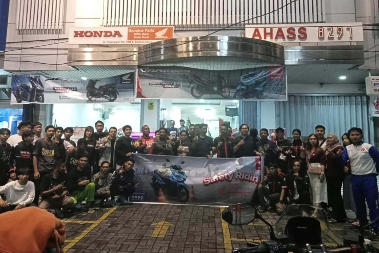 Komunitas Honda Association Lombok (HALO) kompak bersama tim instruktur safety riding Astra Motor NTB.