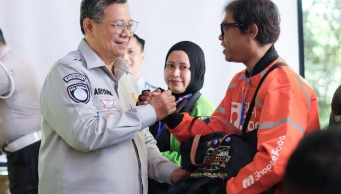 Dukung Kegiatan Polantas Menyapa: Jasa Raharja Bekali Komunitas Ojol dengan Edukasi Keselamatan dan PPGD