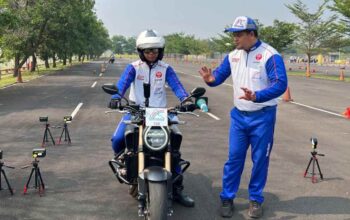 Jangan Asal Rem! Pahami Prosedur Pengereman yang Benar untuk Mencegah Kecelakaan di Jalan Raya.
