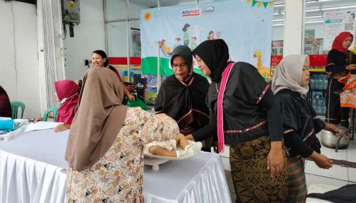Alfamart dan Cussons Baby Kembali Berkolaborasi melalui Alfamart Sahabat Posyandu, Sasar 2.800 Ibu dan Anak