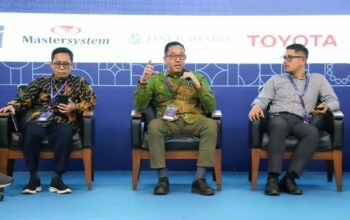 Direktur Utama PT Jasa Raharja (Persero), Muhammad Awaluddin, menyampaikan pemaparan dalam sesi panel “AI Mobility & Transportation Ecosystems” pada AI Indonesia Initiative Forum (AIIF) 2026 di Aula Timur Institut Teknologi Bandung.