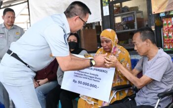 Dalam 24 Jam, Dirut Jasa Raharja Serahkan Santunan kepada Ahli Waris Korban Kebakaran KMP Putri Yasmin.