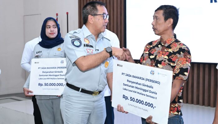 Jasa Raharja Serahkan Santunan kepada Ahli Waris Korban Kebakaran KM Mutiara Sentosa II
