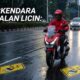 Jangan Berkendara Hanya Mengikuti Lampu Kendaraan di Depan, Tetap Fokus Membaca Kondisi Jalan.