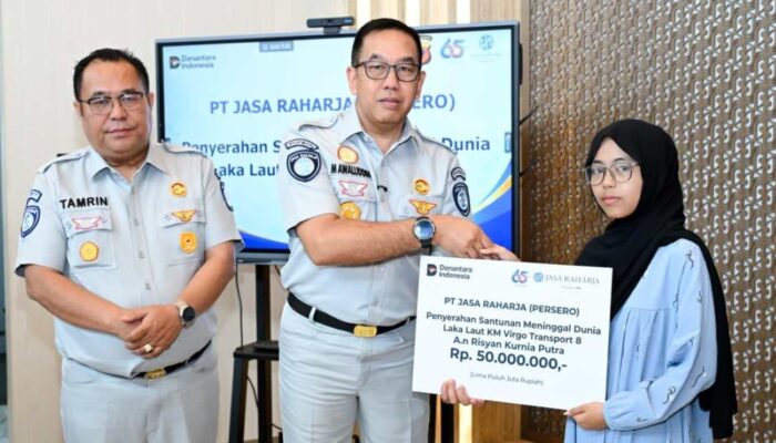 Jasa Raharja Serahkan Santunan kepada Dua Ahli Waris Korban KM Virgo Transport 8 di Jawa Barat