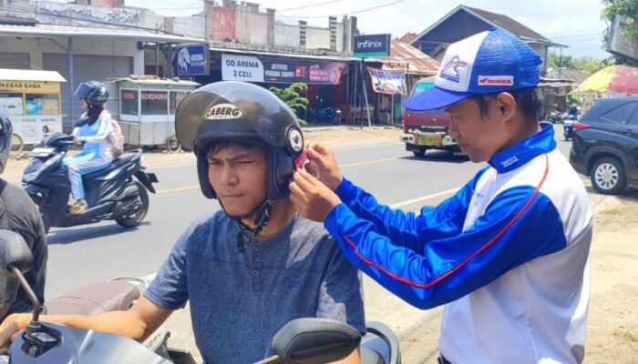 Astra Motor NTB dan Satlantas Polres Lombok Utara Pasang Papan Imbauan Black Spot, Ajak Masyarakat Lebih Waspada