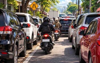 Jangan Terjebak Celah! Ruang Sempit di Jalan Bisa Jadi Awal Kecelakaan.