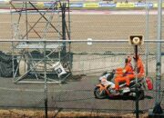 Dua orang marshal mengendarai sepeda Honda ADV sebagai kendaraan operasional selama penyelenggaraan MotoGP Mandalika pada 9-11 Oktober 2026.